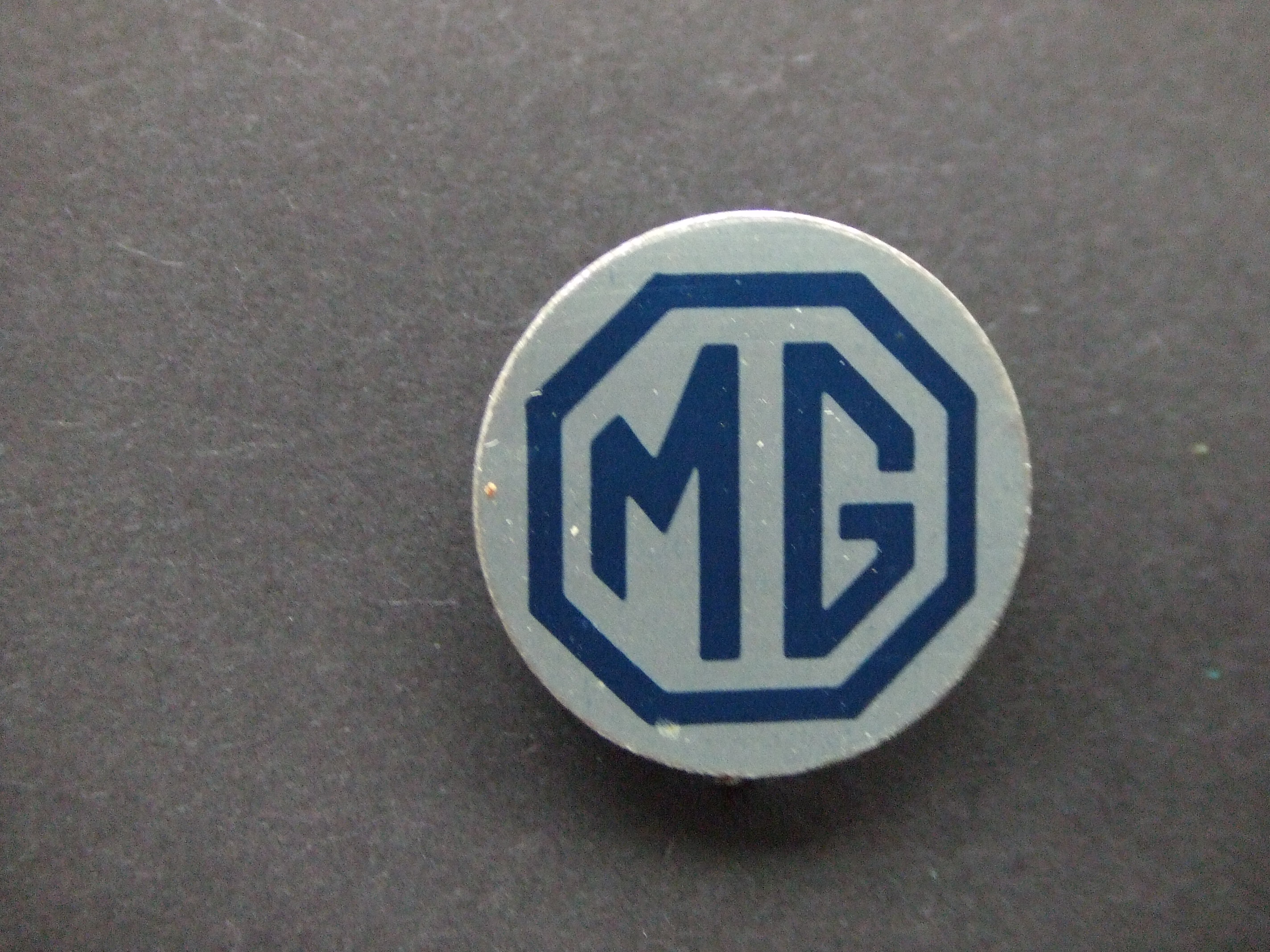 MG,oldtimer Morris Garages logo groot model